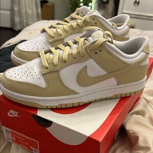 Nike Dunk low team gold